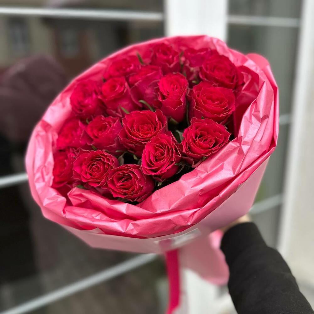 Букет моно Малиновые розы 17 штук