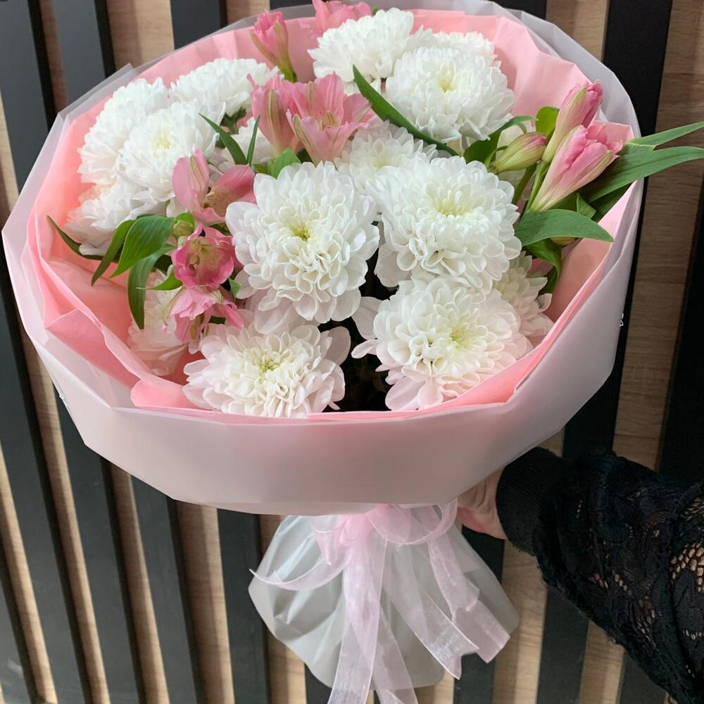 Авторский букет с хризантемой и альстромерия💕