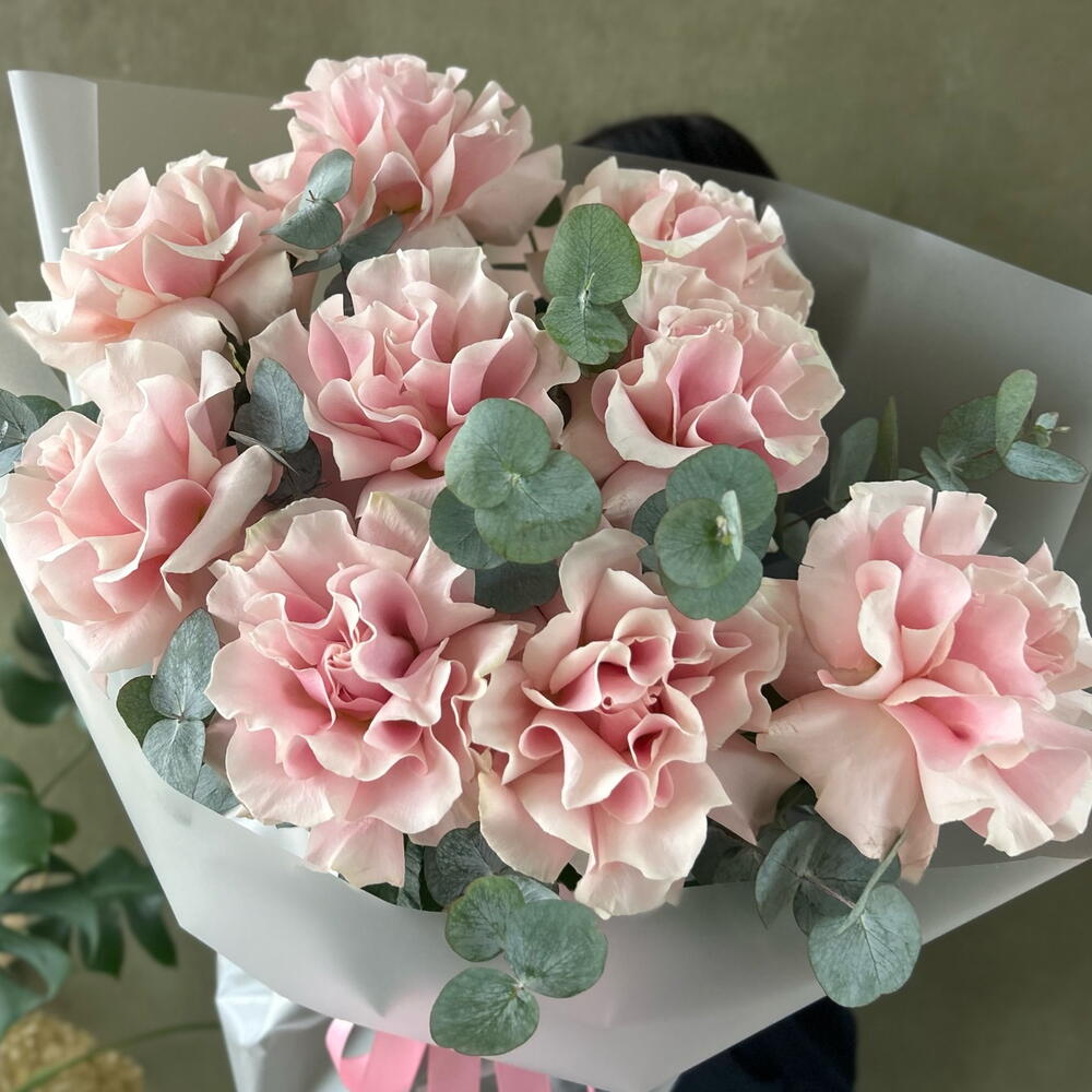 Французские розы Pink Mondiale, 9 роз с эвкалиптом