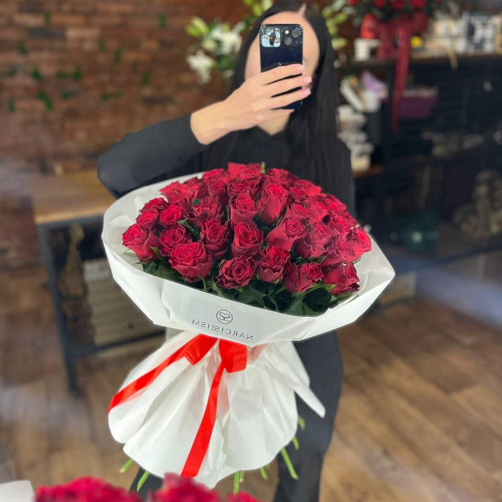 Монобукет из красных роз n.r235