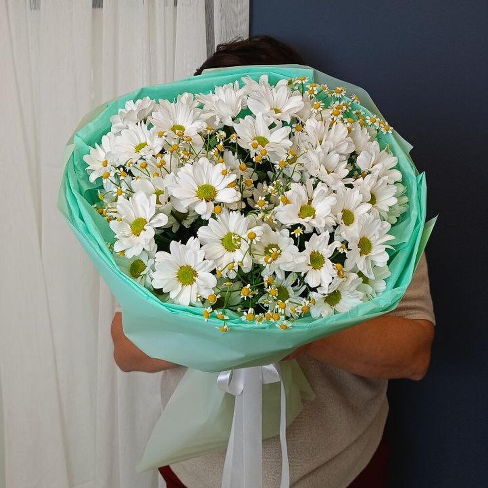 Летний букет из ромашковой хризантемы
