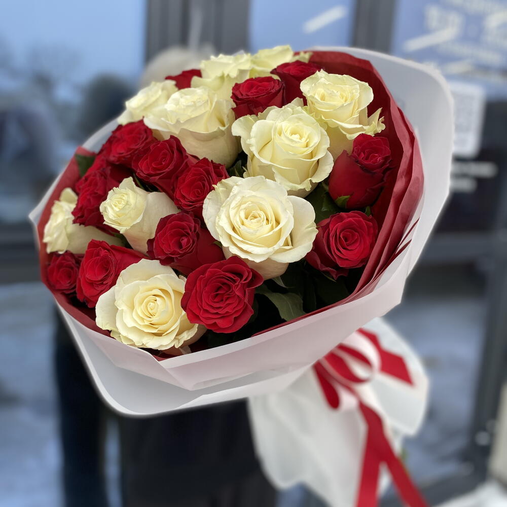 25 роз микс с упаковкой