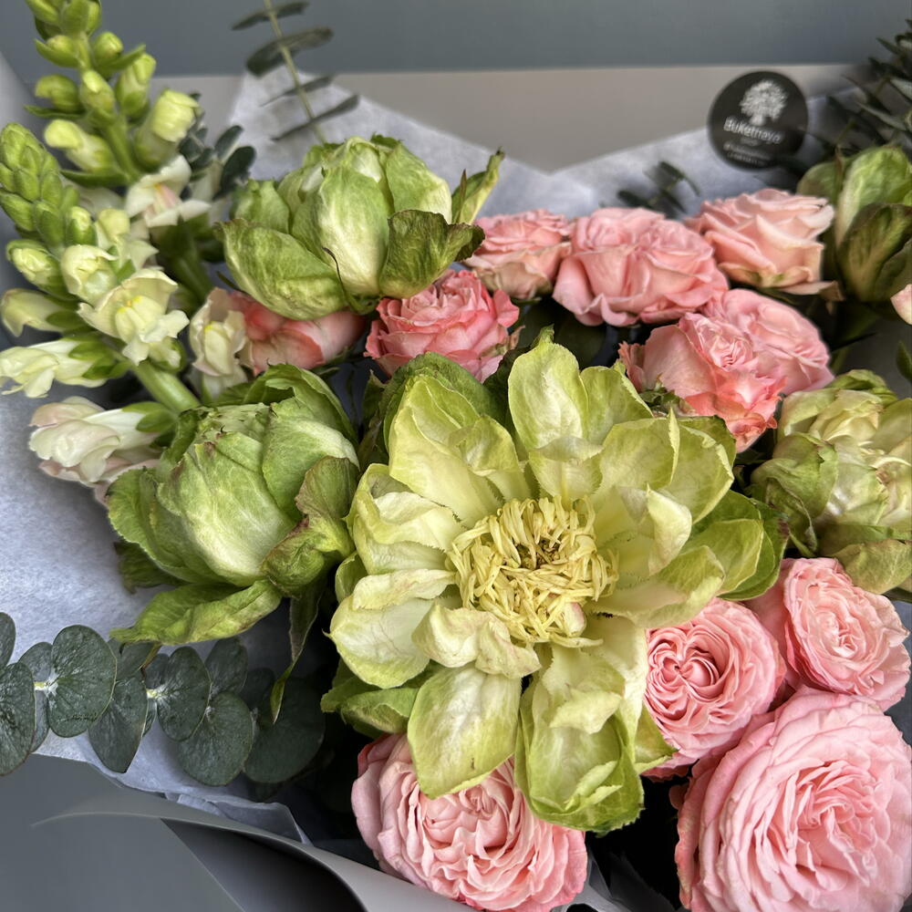 Авторский букет «Green Blush» с розой Вегги