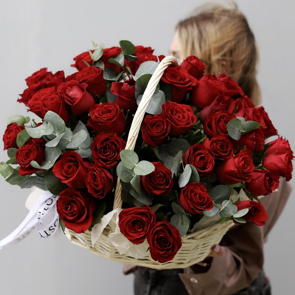 Корзина с 51 красной розой Coco Noir