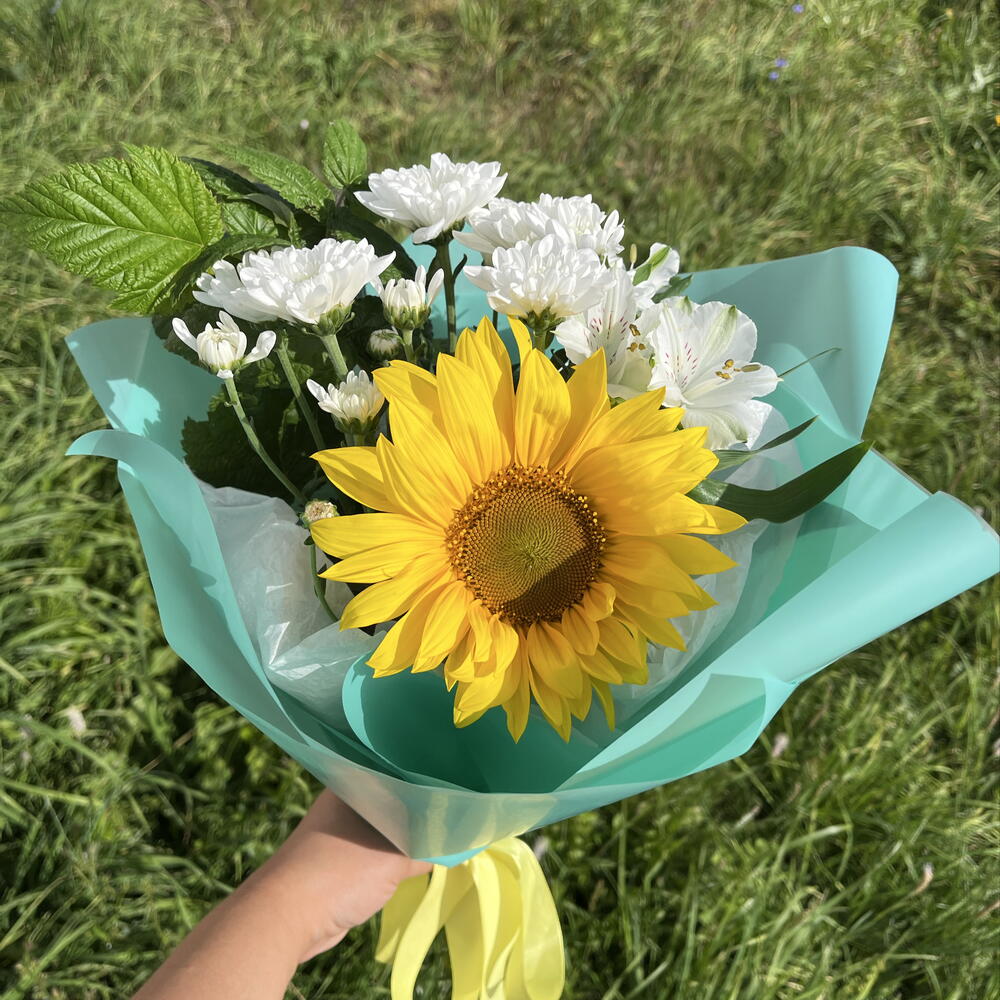 Подсолнух с хризантемой и альстромерией 🍁🎒💐« школьная пора »