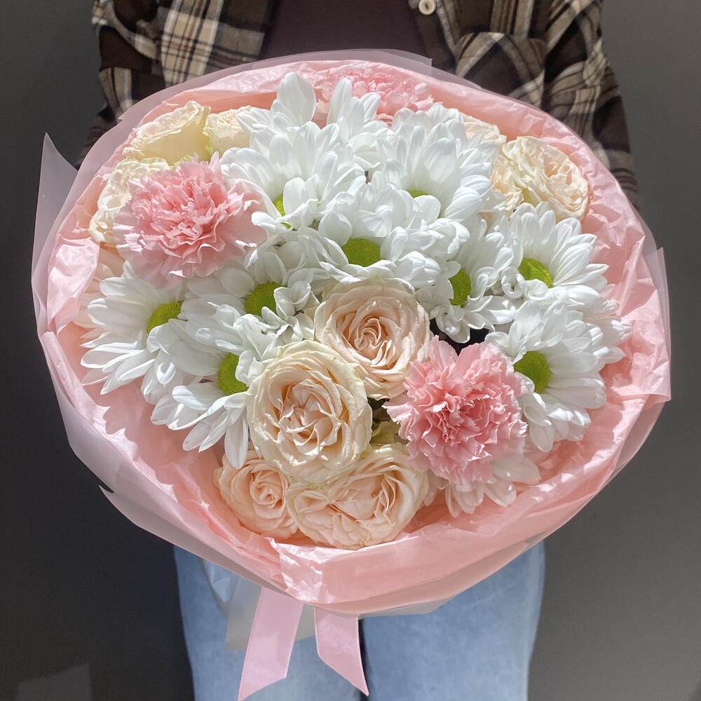 Милый букет из хризантемы,диантусов и кустовой розы 🌸🌸🌸
