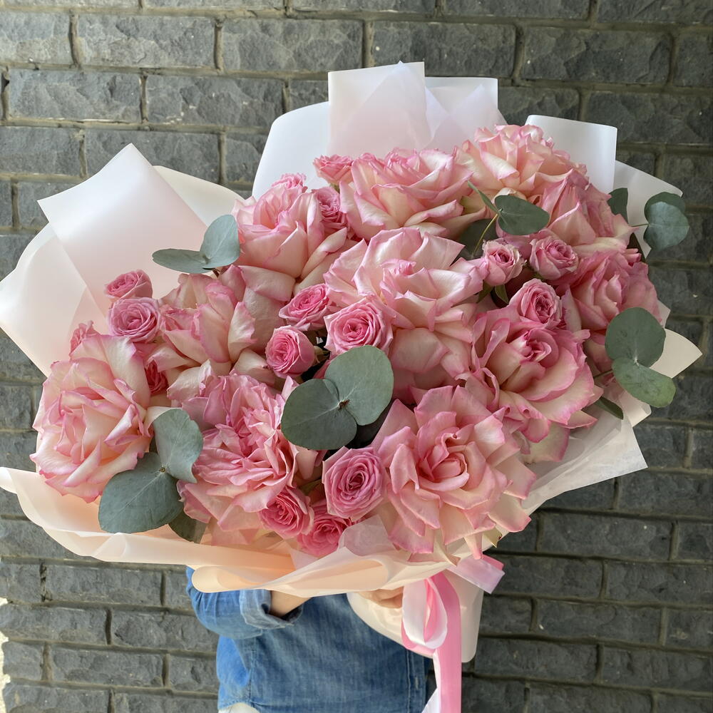 Букет «Розовое облако» из французских и кустовых роз 🌸🩷