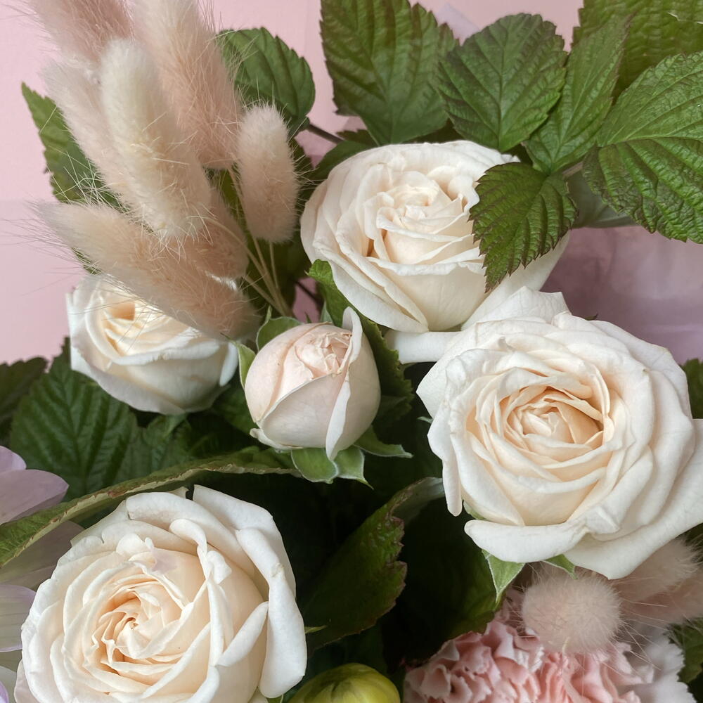 🌿Нежный букет-комплимент с георгином и малиной