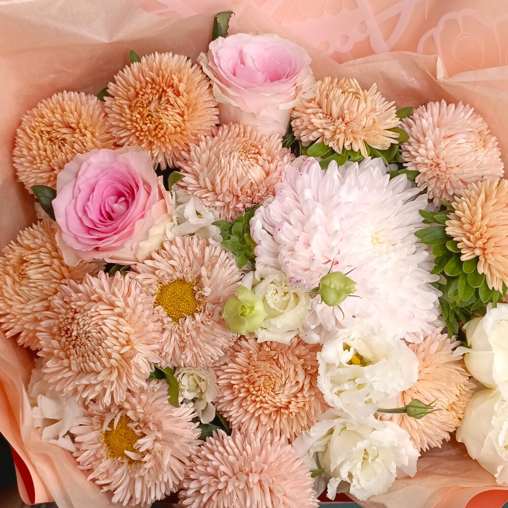 Букет с астрой, эустомой, и розой 🌹
