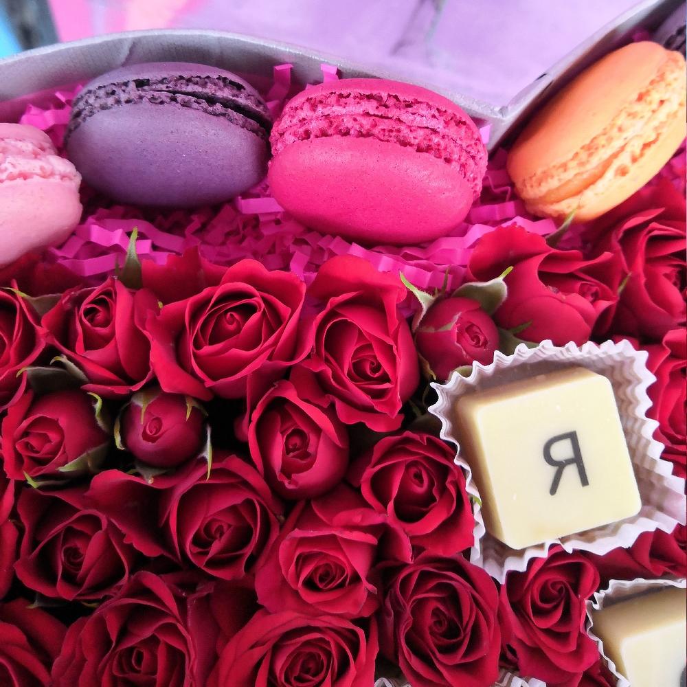 CHOCO SWEET: Подарок любимой большая коробка сердце с кустовыми розами и шоколадной надписью | 14 февраля | жене | девушке