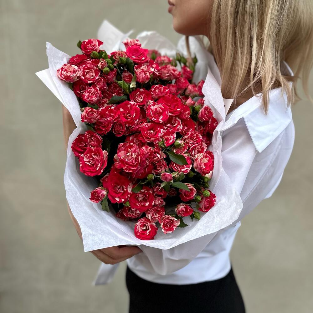 Стильный большой букет из кустовых мраморных роз ♥️
