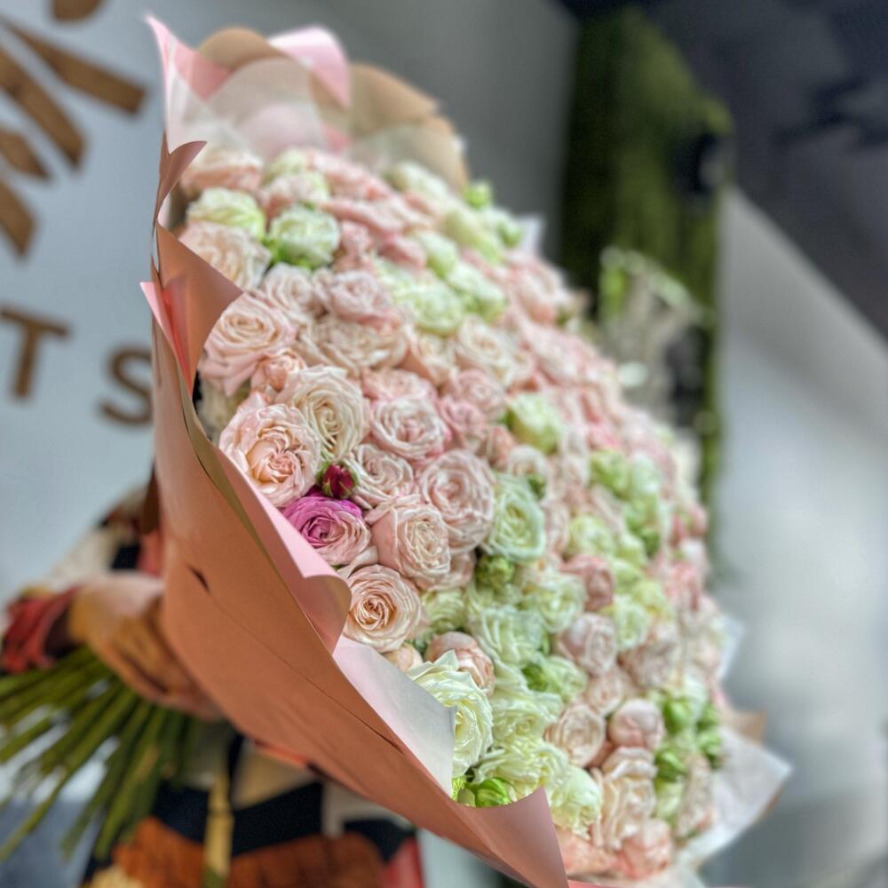 Микс букет из кустовых роз