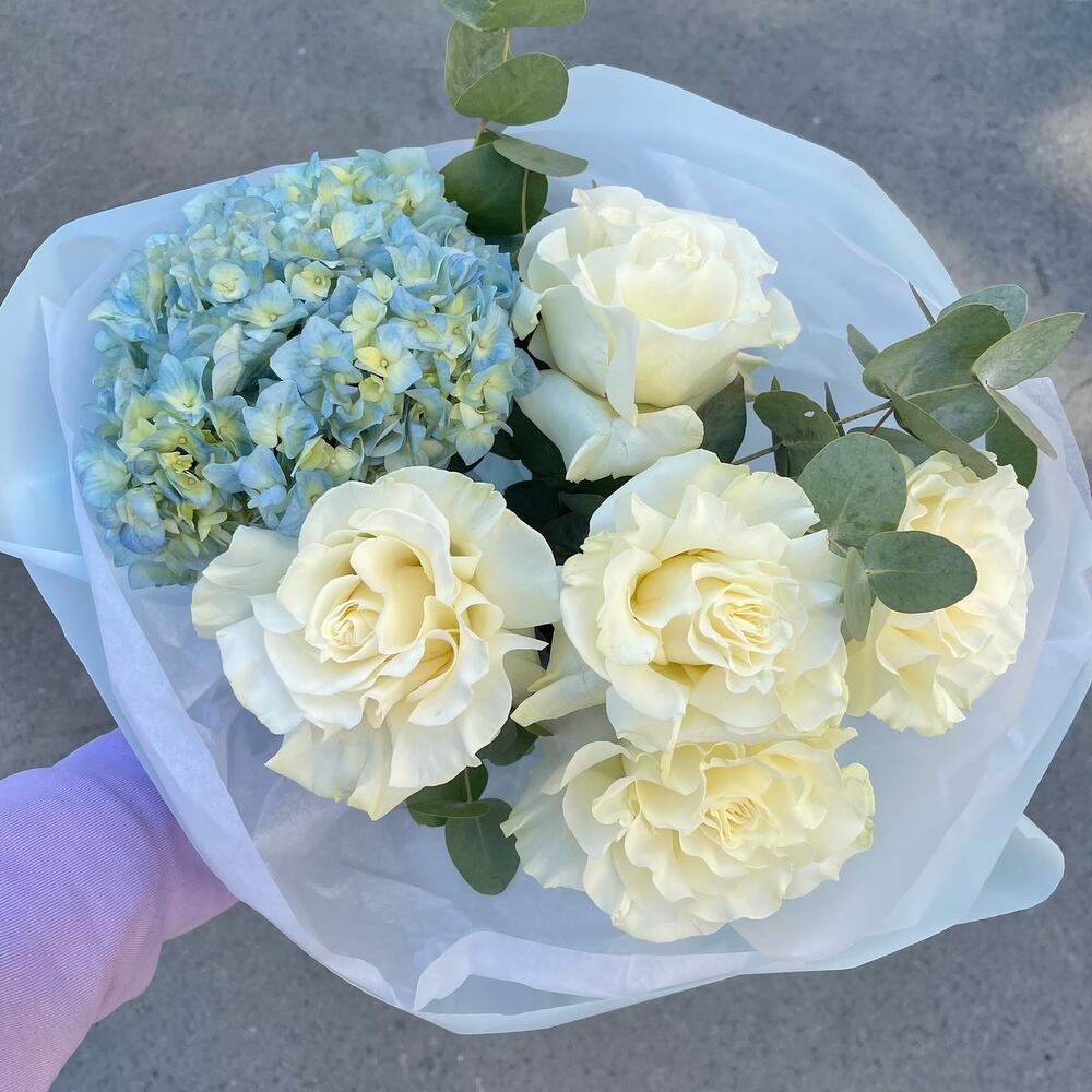 Гортензия, розы, эвкалипт