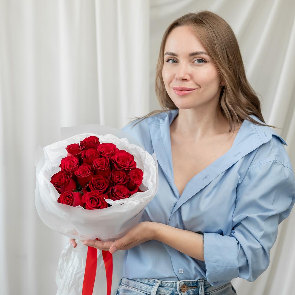 Букет из 15 красных роз Кения 40 см Сибирис