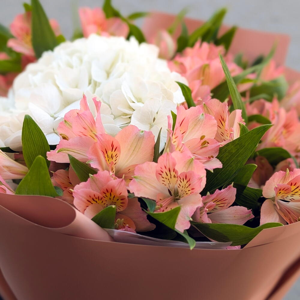 White hydrangea and alstroemeria