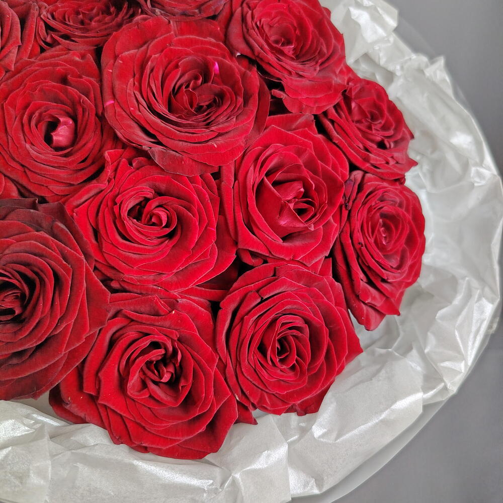 🍒 Букет из 15 красных роз Ред Наоми🌹