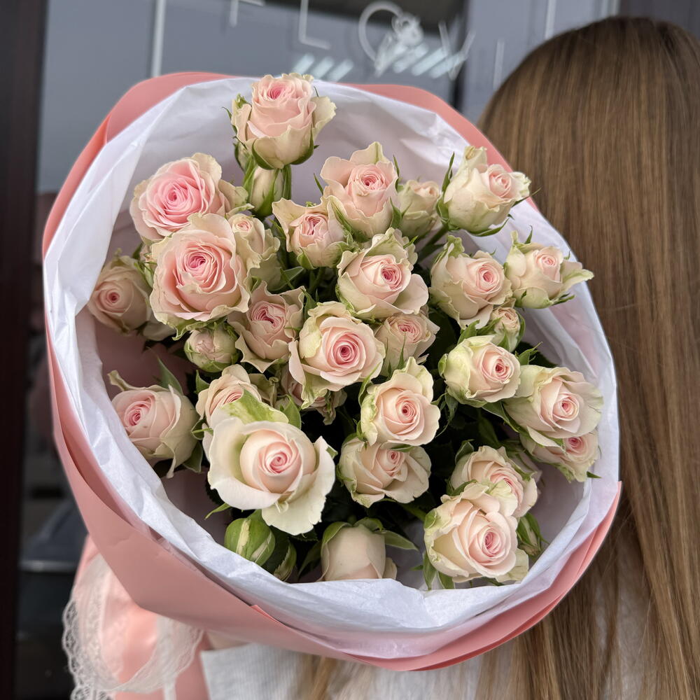 Букет кустовых роз Good Mood «Нежные лепестки»