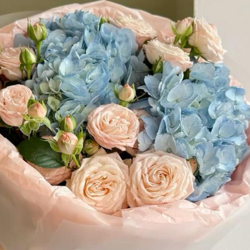 Букет гортензий с кустовыми розами 🎀