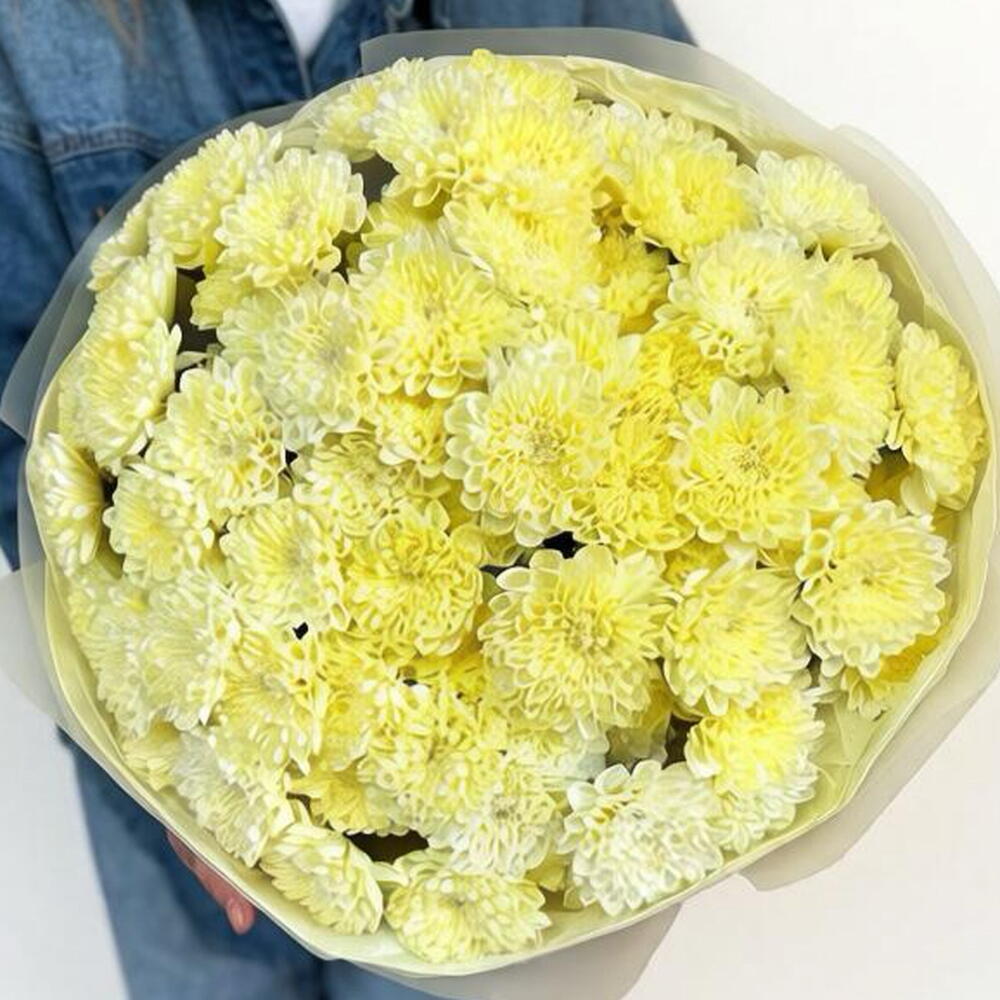 Пышный букет из желтой кустовой хризантемы Алтай