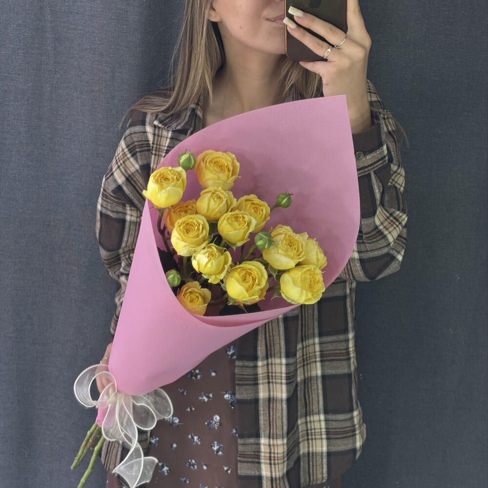 Конвертик мини с желтой кустовой розой яркое солнышко 💛💛💛