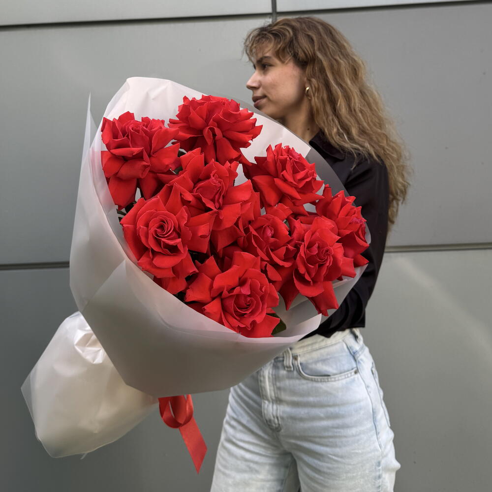 Эксклюзивный Букет «ТАЙНА АЛОГО САДА🥀»:  из французских роз сорта „Нина — загадочное послание на языке цветов🔮🌹