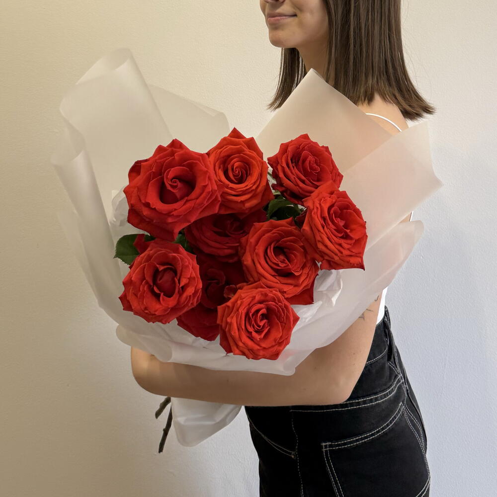Букет из 9 алых роз