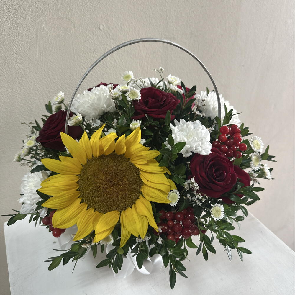 Корзина с подсолнухом