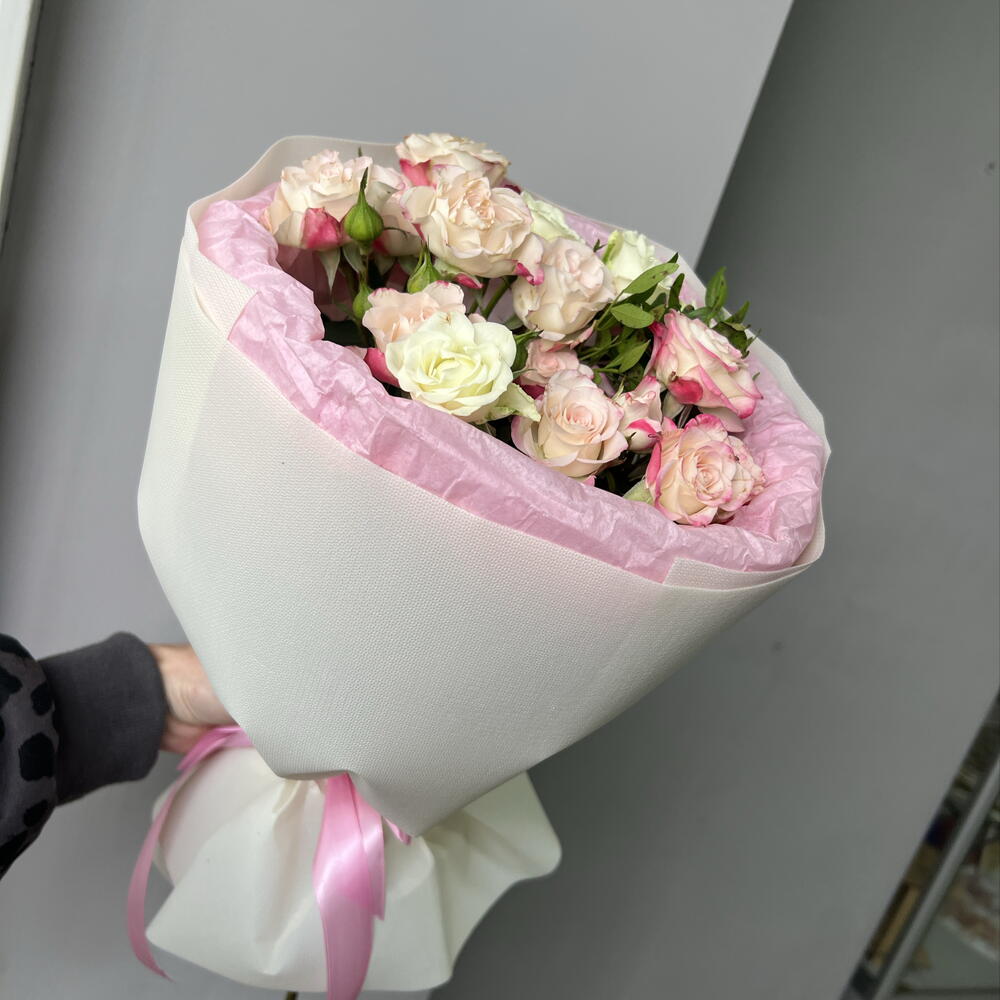 Букет из кустовых роз