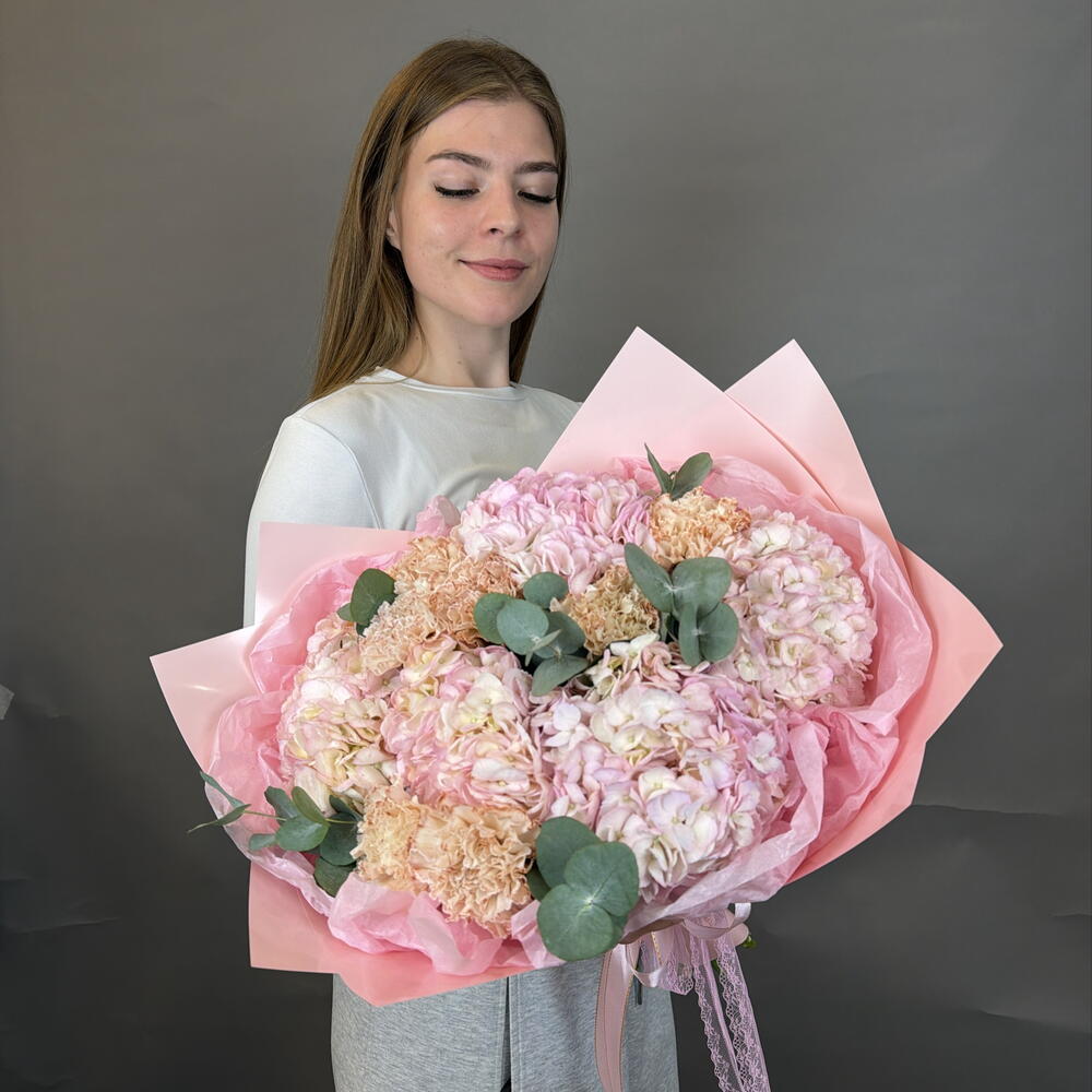 Букет с гортензией, красивыми диантусами и эвкалиптом 🌸🤍🌸