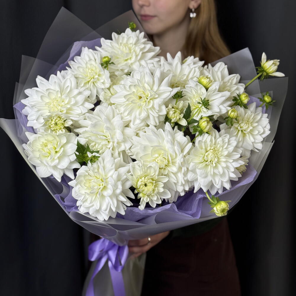 Белые георгины