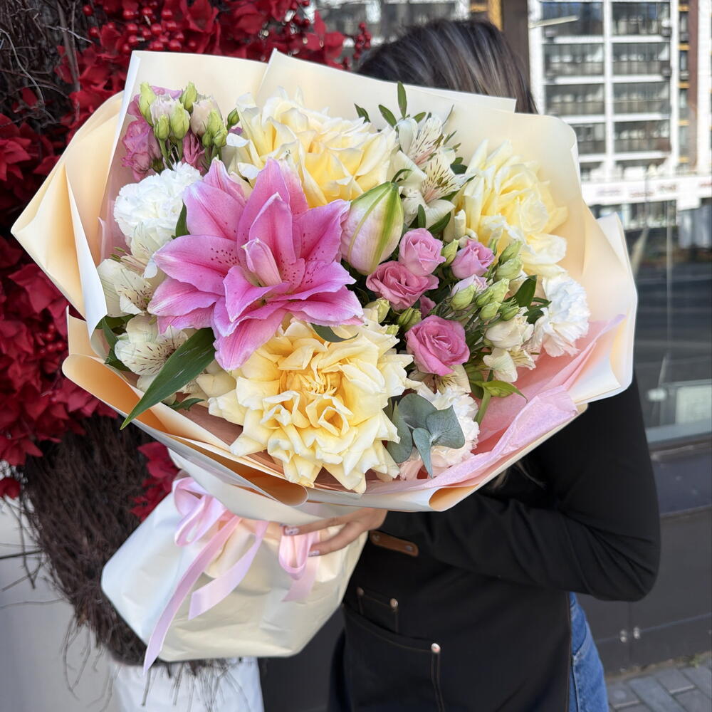 Солнечные цветы 💐 с белой ажурной розой, ароматной лилией, нежной альстромерией 💫