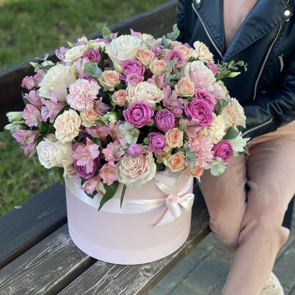 The box is a pearl of beauty made of bush roses, alstroemeria, eustoma and dianthus