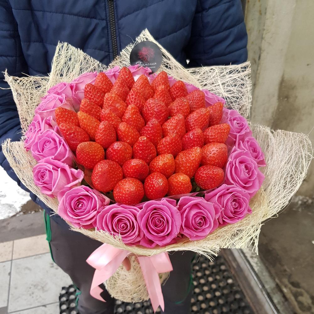 Мыльные букеты с клубникой и розами