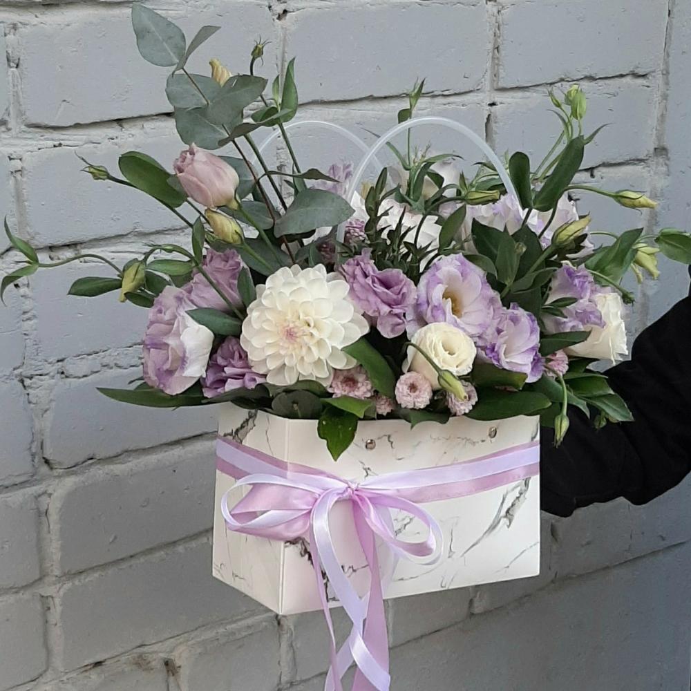 Eustoma with dahlias