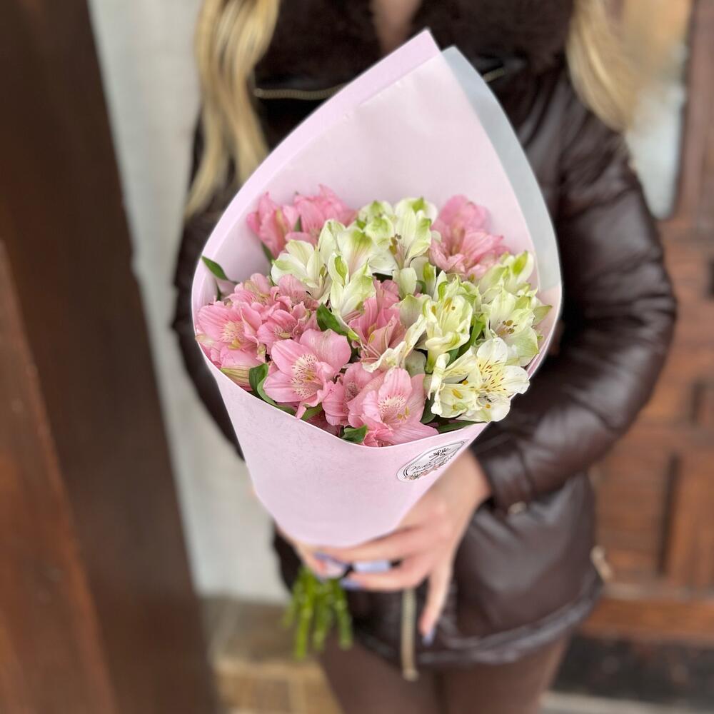 Букет Нежный комплимент из альстромерий