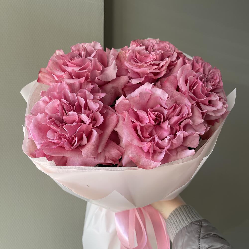 Bouquet of peony-shaped French roses Blues