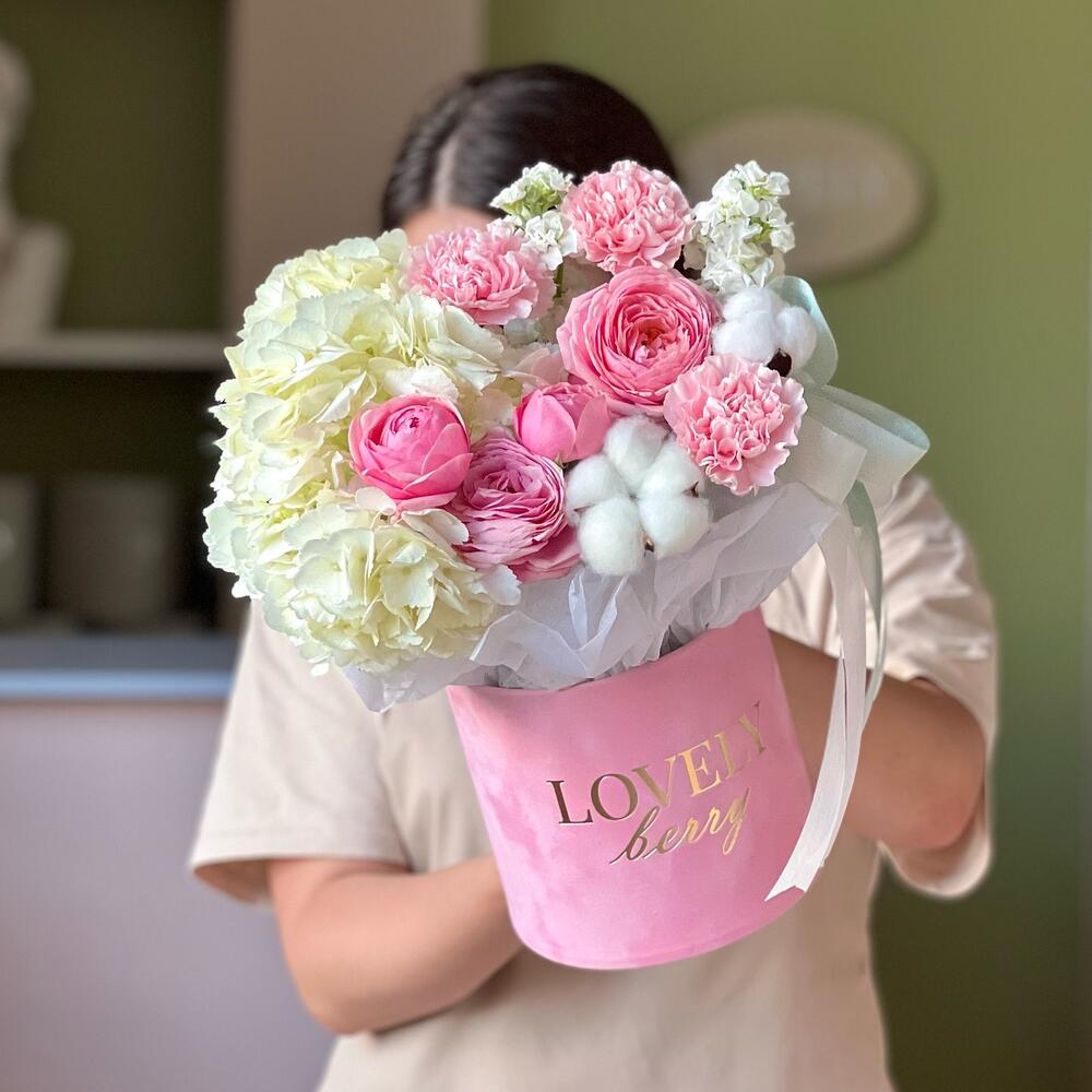 Гортензия с пион.розами в коробке