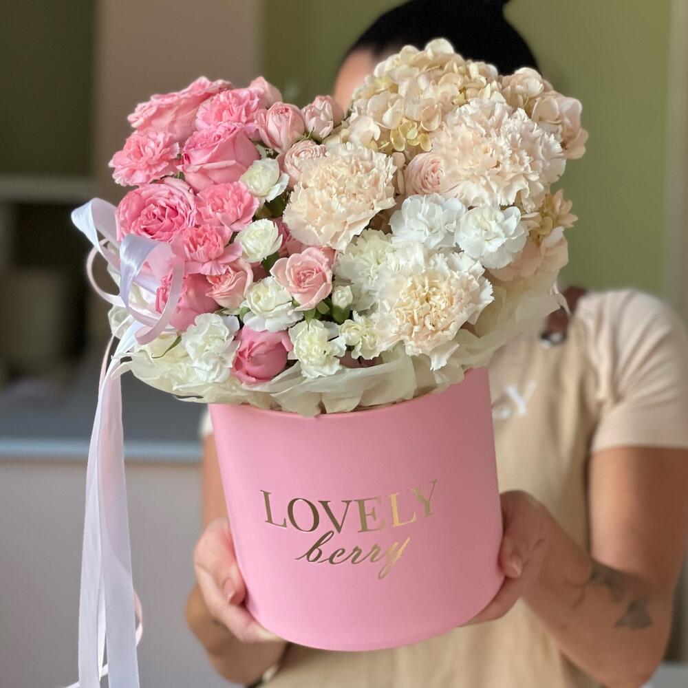 Пион. розы с гортензией в коробке