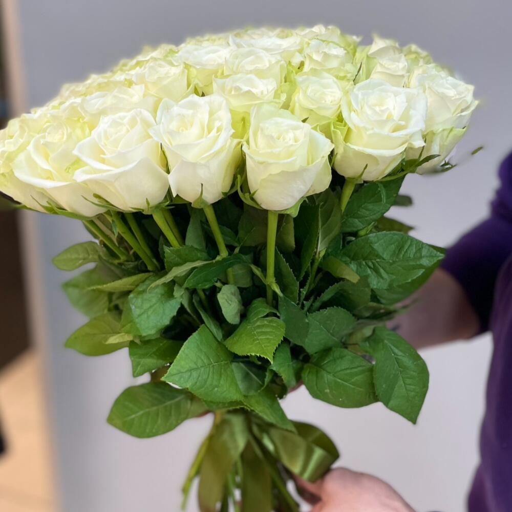 51 белых роз Кения 40 см