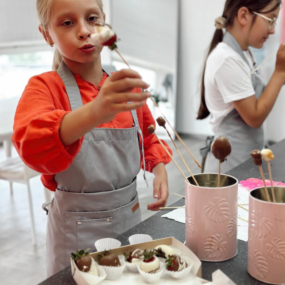 Сертификат на посещение МК клубника в шоколаде (взрослый + ребенок)