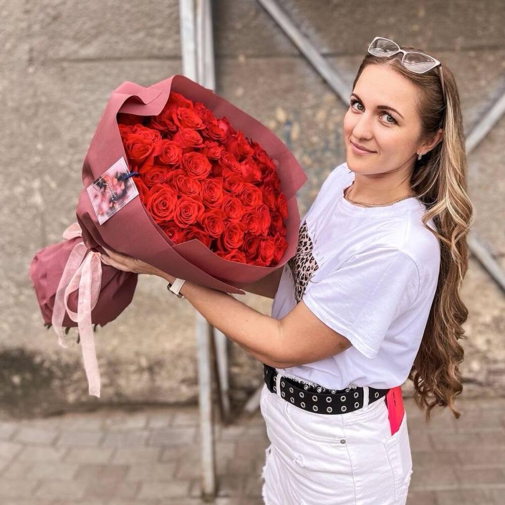 Букет из 51 Розы Фридом