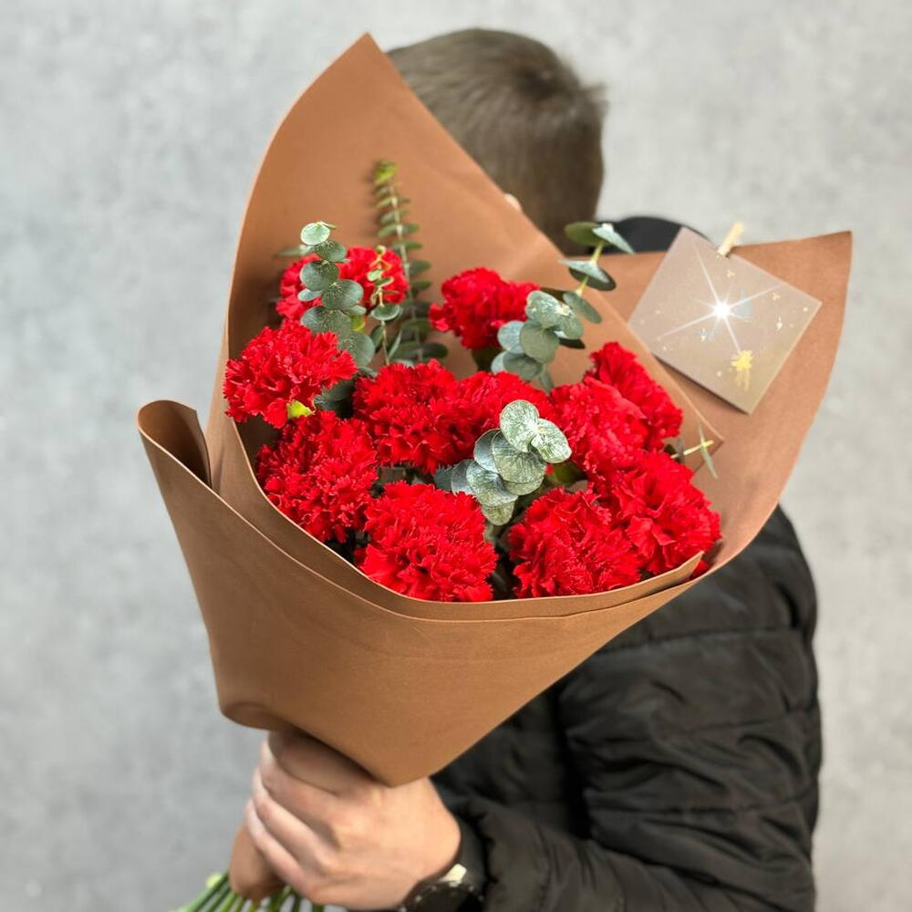 Букет из красных гвоздик