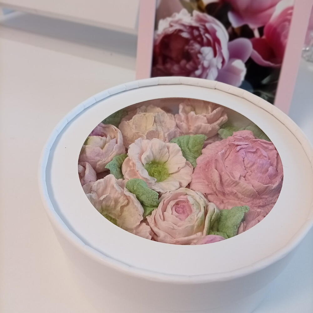Коробка с зефирными цветами