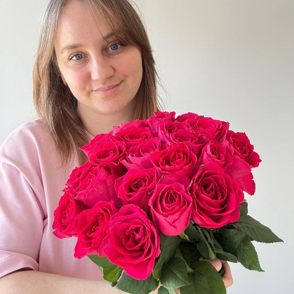 21 импортная роза 50 см малинового цвета