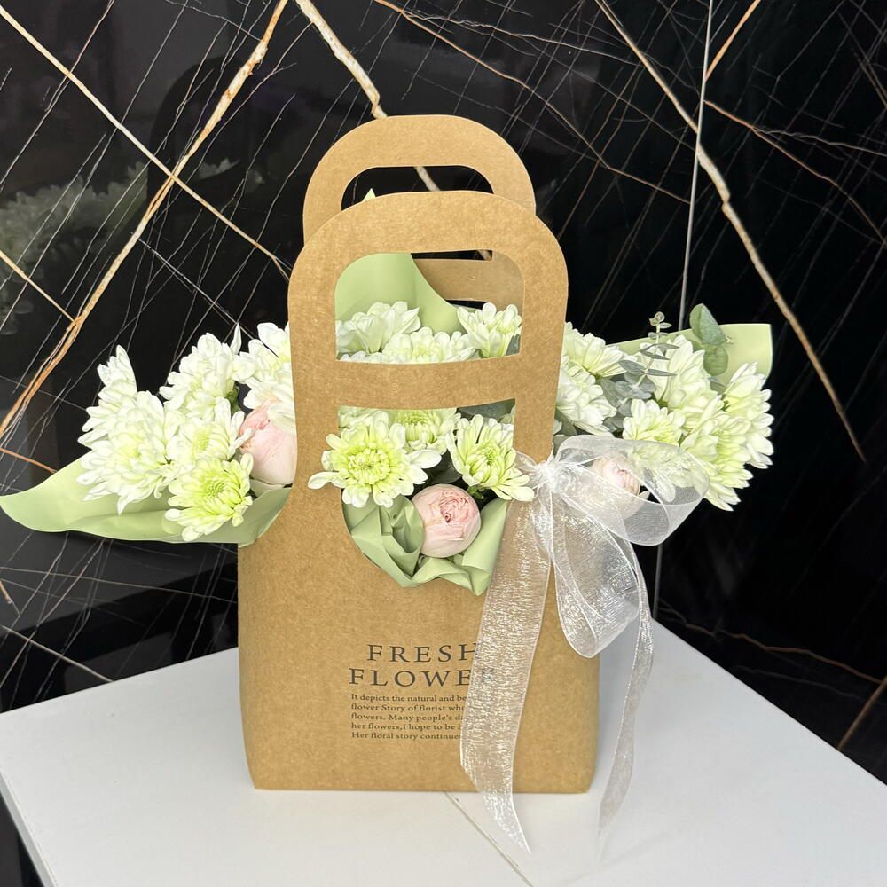 Chrysanthemum purse "Pistachio"