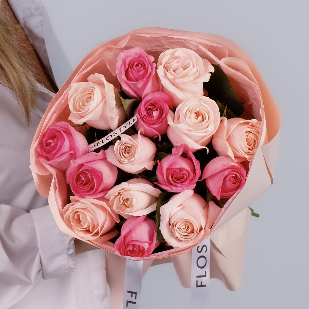 Букет из 15 роз двух розовых оттенков Rosa Galore