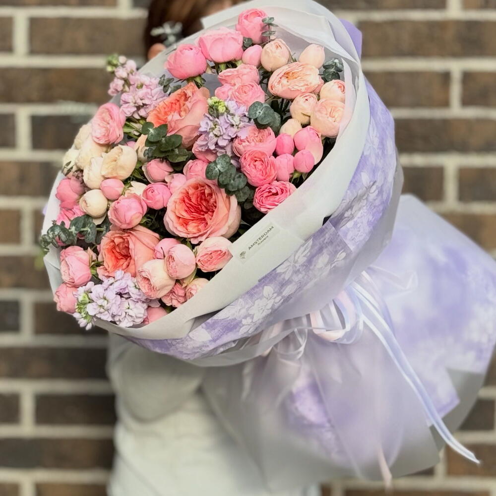 Large bouquet with peony-style roses