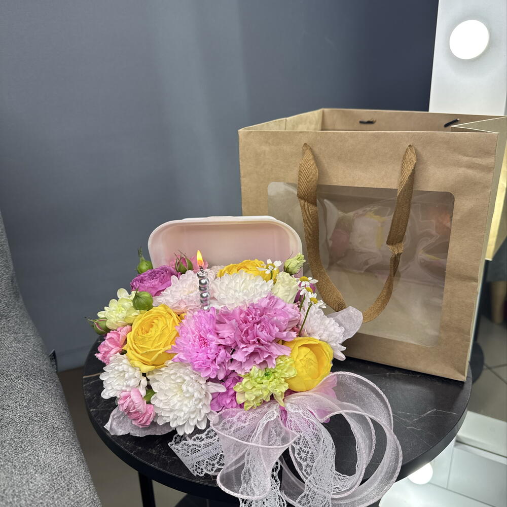 Бенто-Торт из цветов🎂💐 из Кустовой Розы и хризантемы Алтай