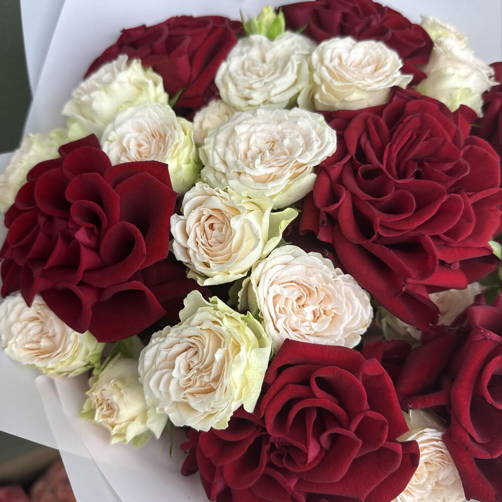 Букет-комплимент из роз «Rouge   Creme ️🤍»