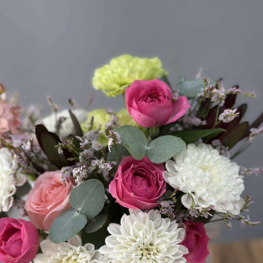 «Весеннее вдохновение🌸»композиция выполнена из кустовой розы, кустовой хризантемы,маттиола и эвкалипт